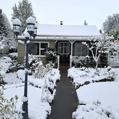 Pickled Pigeon Cottage Lawrence Exterior photo